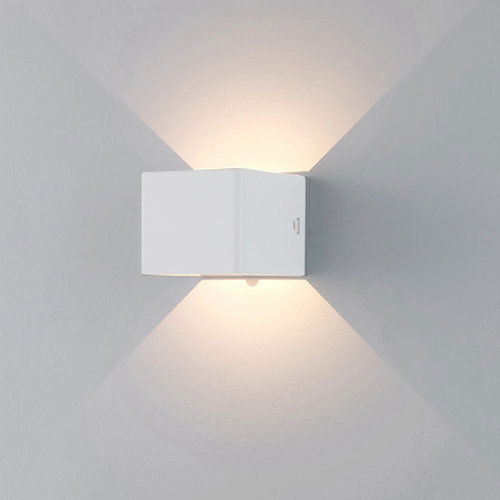 Qube oplaadbaar wandlamp LED 5Watt WIT PIR sensor